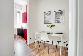 Large single room with balcony in Milan