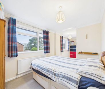 4 bedroom semi-detached house to rent - Photo 5