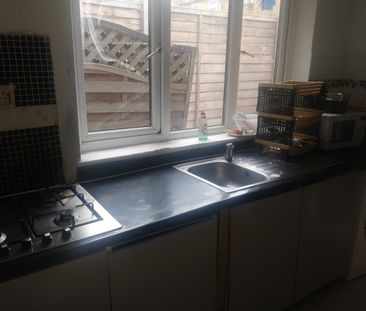 Room in a Shared House, Selby Road, E13 - Photo 3