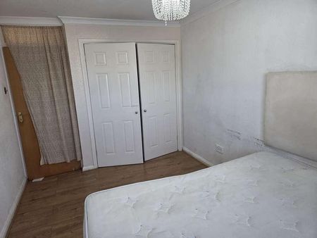 Harrow, HA2 - Photo 3