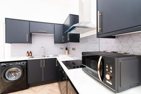 1 bedroom in a house share to rent - Photo 3