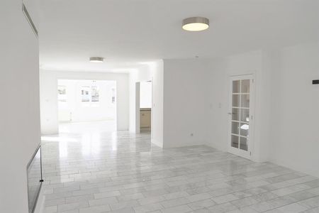 Ruim duplex appartement met groot terras in het centrum - Photo 3