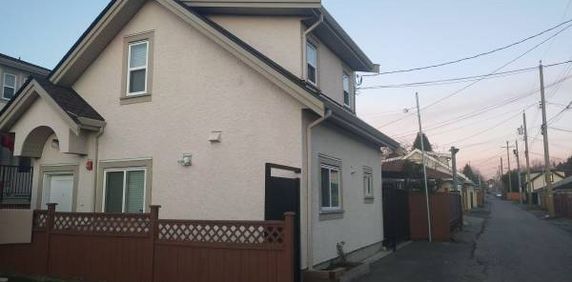 Laneway House: - 3 bedrooms 2 full bathrooms - Photo 2