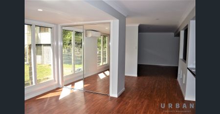 LARGE FAMILY HOME IN GREAT POSITION - Photo 3