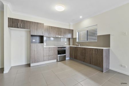 Coastal One-Bedroom Apartment just 450m to the Beach - Photo 3