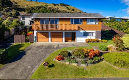 Large Family Home in Atawhai - Photo 4