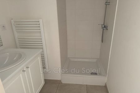 Location Appartement 4 pièces 84m² TOULON 83000 - Photo 3