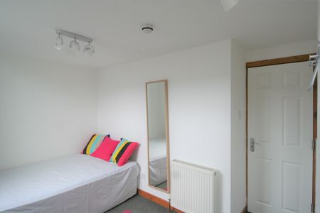 7 Bed Terraced House, Brailsford Road, M14 - Photo 3