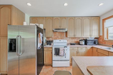 For Lease - 107 Ridge Road, Aurora, Ontario - Photo 3