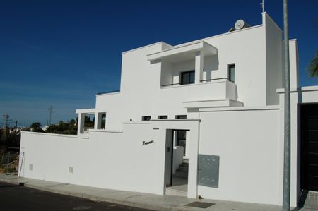 Modern three bedroom detached villa for winter rent situated in Nerja - Photo 2