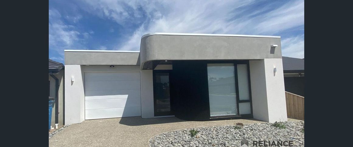 Spacious Family Living in a Prime Sunbury Location - Photo 1