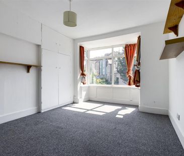 4 bedroom semi-detached house to rent - Photo 6