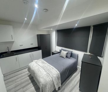 Studio to rent - Photo 2