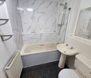 Room in a Shared Flat, Newcastle Street, M15 - Photo 3