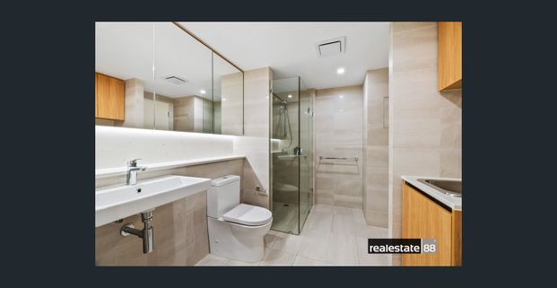 PRIME LOCATION! - Photo 1