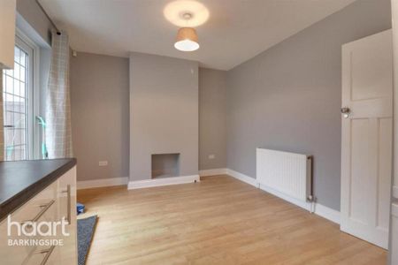 3 bedroom end of terrace house to rent - Photo 3