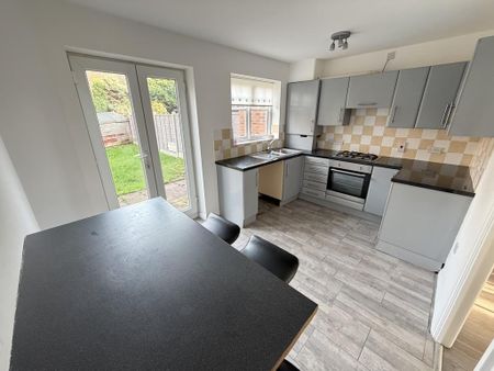 2 bedroom semi-detached house to rent - Photo 4