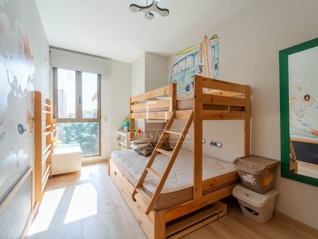 Excellent 3 Bedroom apartment with 12m² terrace for rent in Palacio de Congresos - Photo 5