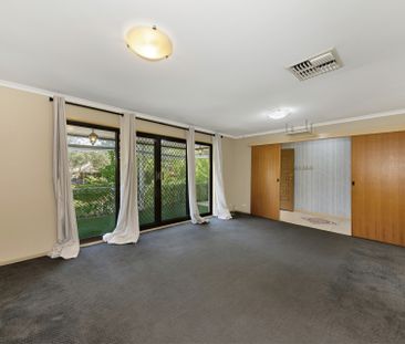 Stunning Three Bedroom Family Home with Pool, Solar and Large Garde... - Photo 6