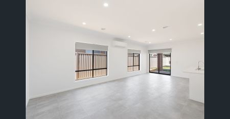 SPACIOUS FAMILY HOME IN WINTER VALLEY RISE! - Photo 3