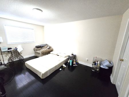 For Lease - 25 Commodore Drive, Brampton, Ontario - Photo 4