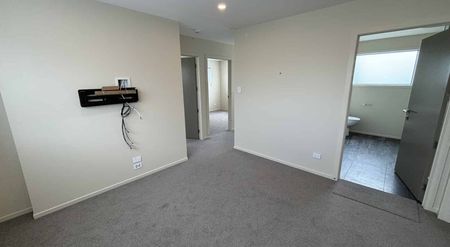 THREE BEDROOMS, WEST END - Photo 4