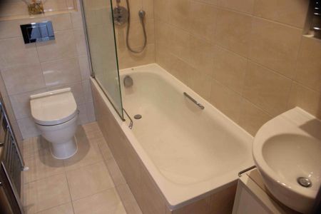 2 bedroom flat to rent - Photo 4