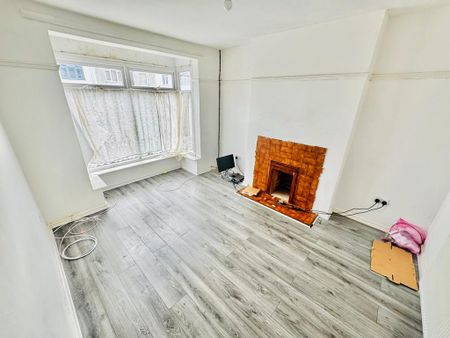 3 bedroom semi-detached house to rent - Photo 2