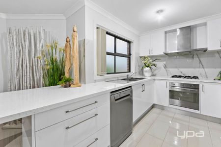 MODERN & CLOSE TO THE STATION - Photo 2