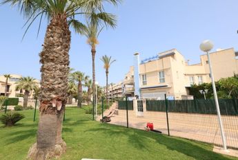 Apartamento bajo en Aguamarina.