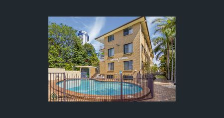 Charming 2 Bedroom Apartment in the Heart of Surfers Paradise - Photo 4