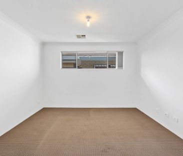 Stylish Family Living in a Sought-After Location - Photo 5