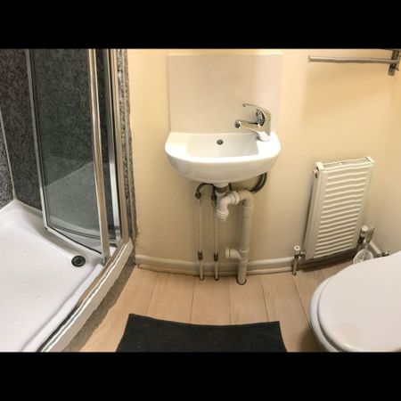 Studio Flat, Willesden Green, NW6 - Photo 4