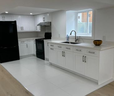 Detached Home For Lease | W9246043 - Photo 3