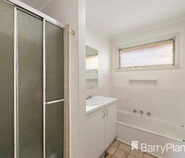 Warm Family Home. - Photo 2