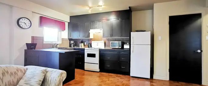 Furnished Top Floor Corner Unit -10th & 12th SW Beltline | 403 - 1027 12 Ave SW, Calgary - Photo 1