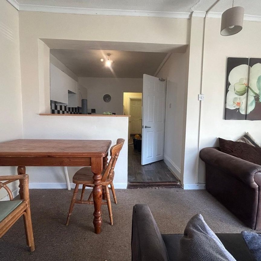 5 Bed End Terrace, Kellaway Avenue, BS6 - Photo 1