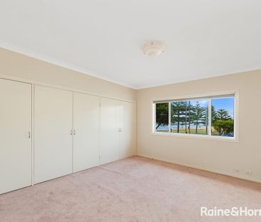 TOP FLOOR APARTMENT IN PRIME POSITION! - Photo 4