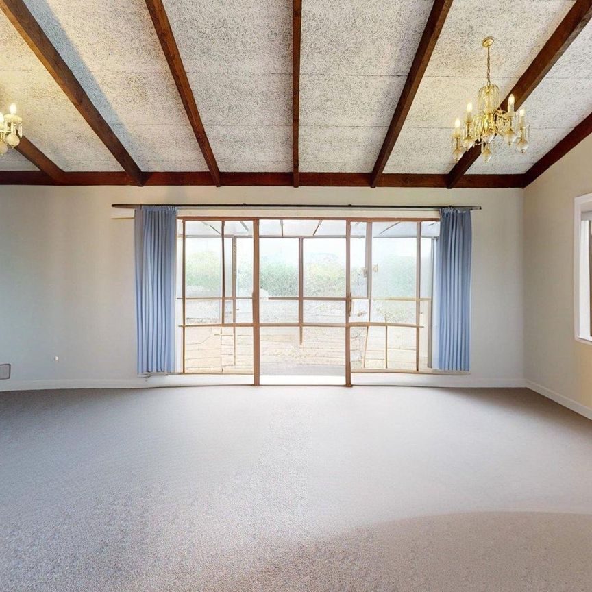 Otaki Beach - 5 Bedrooms - Photo 1