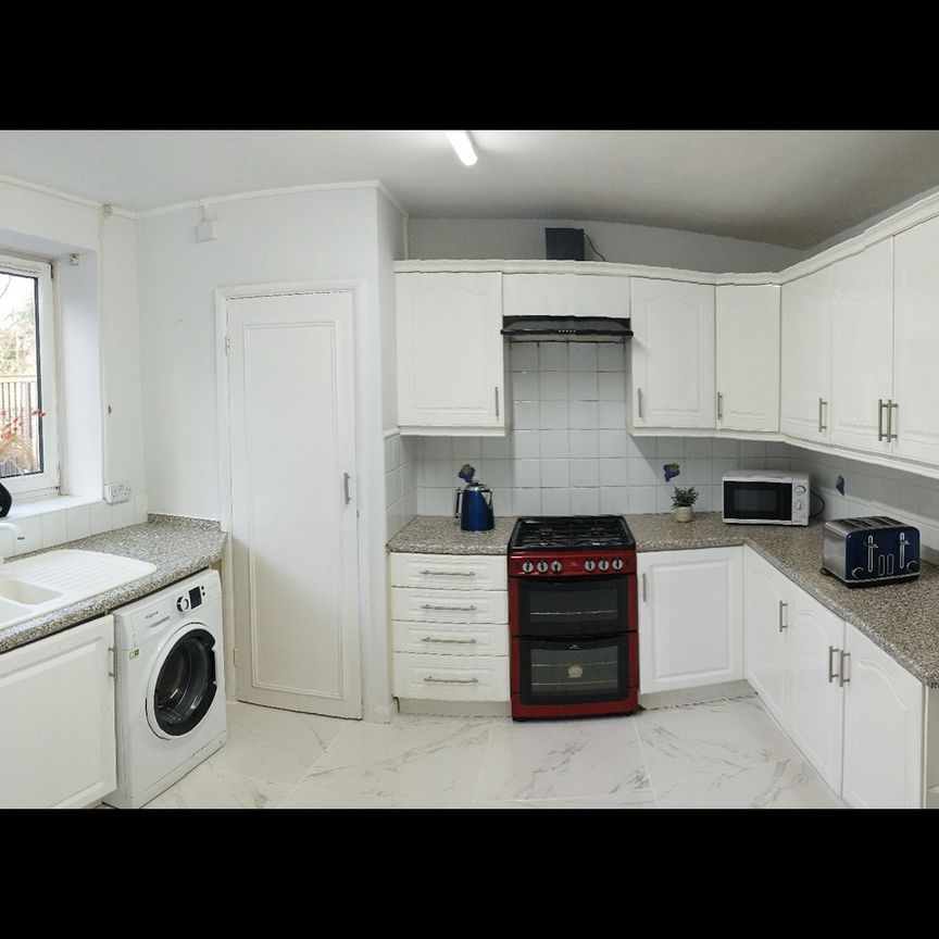 3 Bed Maisonette, Spencer Park, SW18 - Photo 1