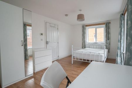 5 bedroom terraced house to rent - Photo 5