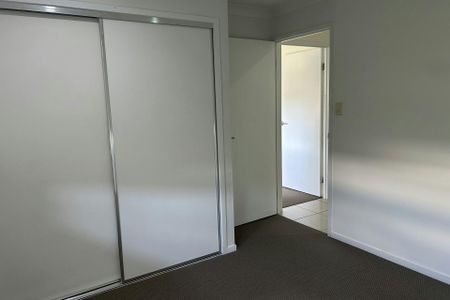 SPACIOUS AND MODERN 4 BEDROOM GEM LOCATED IN NEW AUCKLAND! - Photo 4