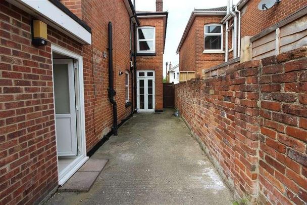 Coventry Road, Southampton, SO15 - Photo 1