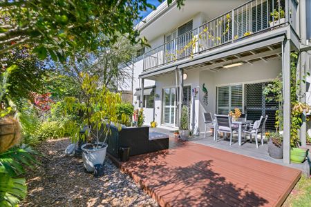 Spacious 3 Bedroom Townhouse with Grassed Courtyard&excl; - Photo 2