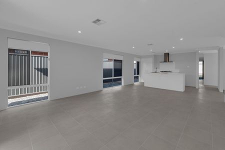Lovely 4 bedroom home in Baldivis - Photo 3