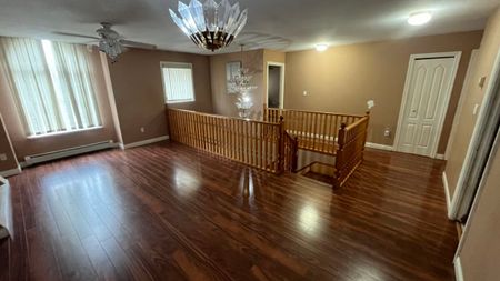 Large 4 Bedroom Upper in West Abbotsford - Photo 3