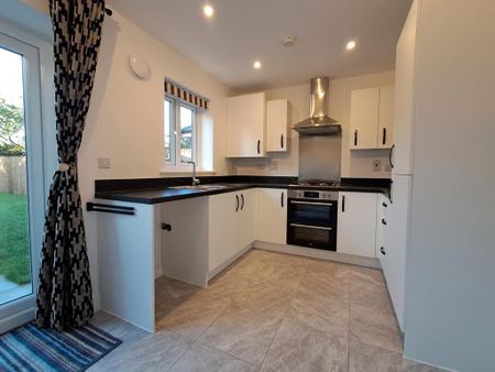 2 bedroom semi-detached house to rent - Photo 3