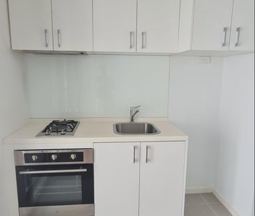 Modern Apartment Living in the Heart of Caulfield East - Photo 5