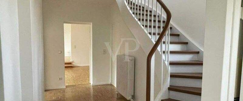 Modernisiertes Familienhaus mit großem Garten und lichtdurchfluteter Terrasse - Photo 1