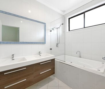 Renovated Two-Bedroom Villa in Prime Bexley Location - Photo 4